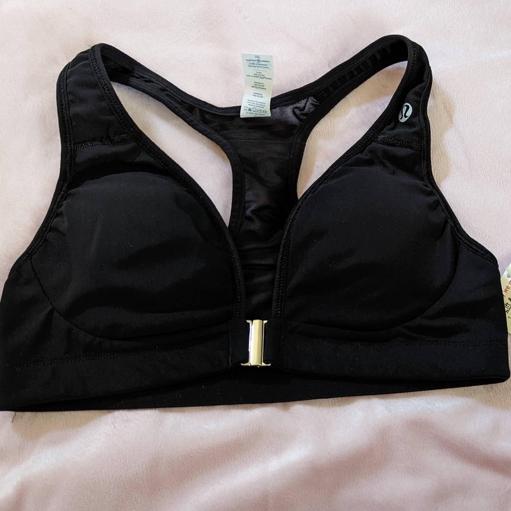Lululemon brand new sports bra with mesh